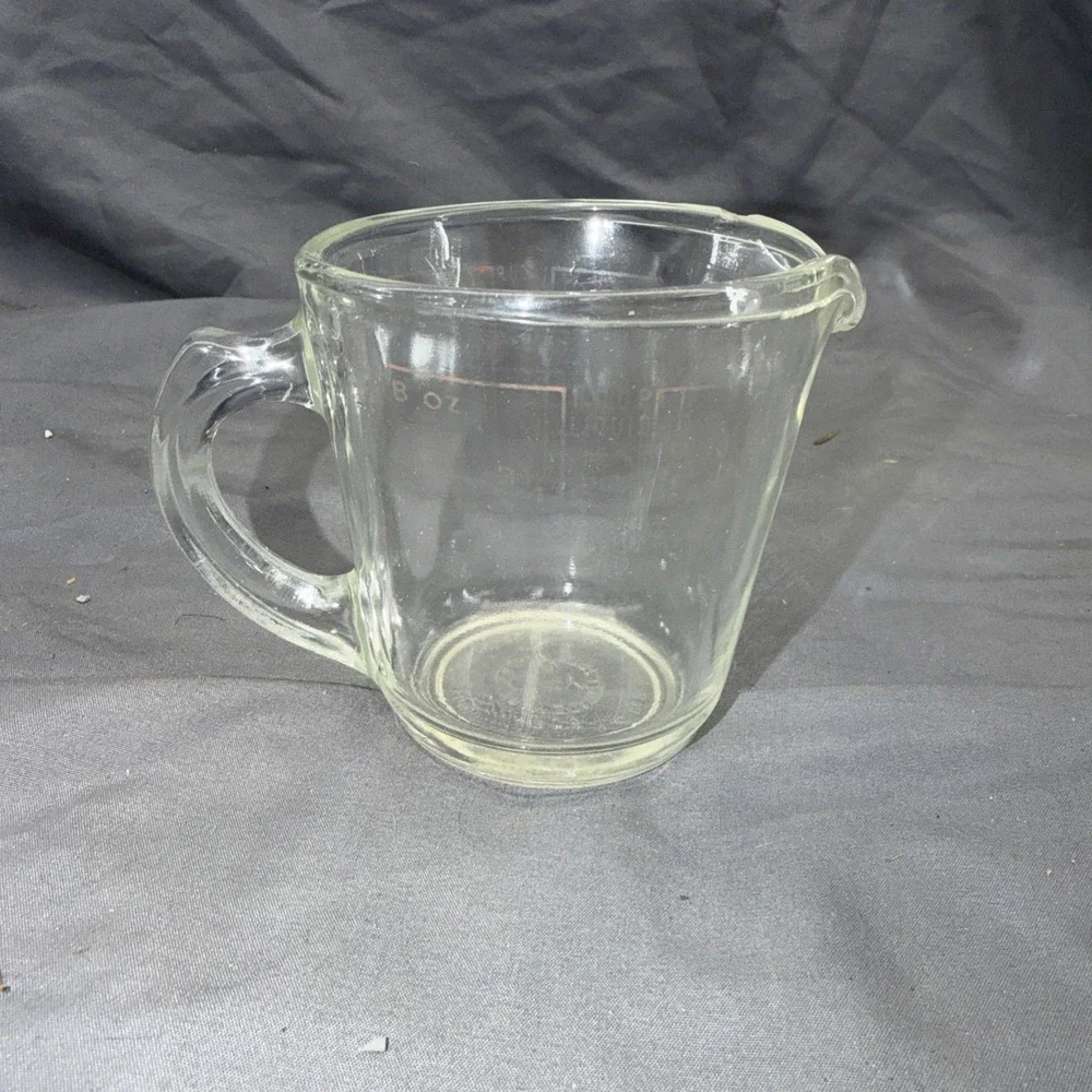 Pyrex Measuring Cup 508  1 Cup Red Lettering Closed D Handle USA Vintage - oz mL